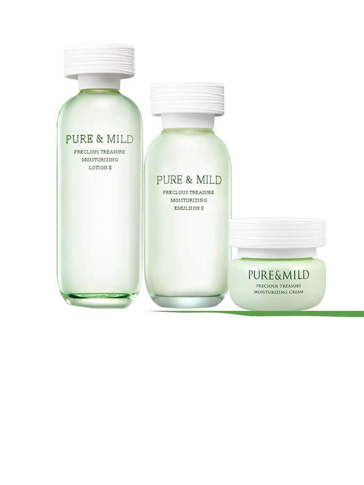 Natural skincare set featuring moisturizing lotion and cream for summer use.